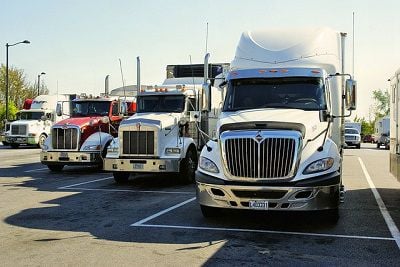 Otwieramy własny serwis samochodów ciężarowych – plusy i minusy biznesu