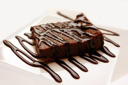Brownie – historia mocno czekoladowego wypieku
