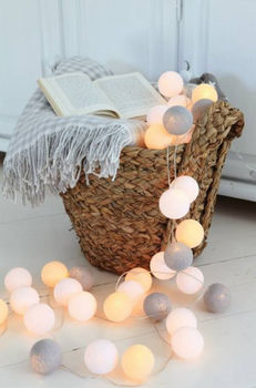 Cotton ball lights – niezwykły pomysł na dekorację