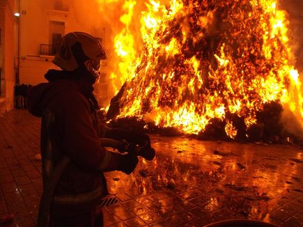 Ognia nie zwalczaj ogniem – czy wiesz co robić w trakcie pożaru?