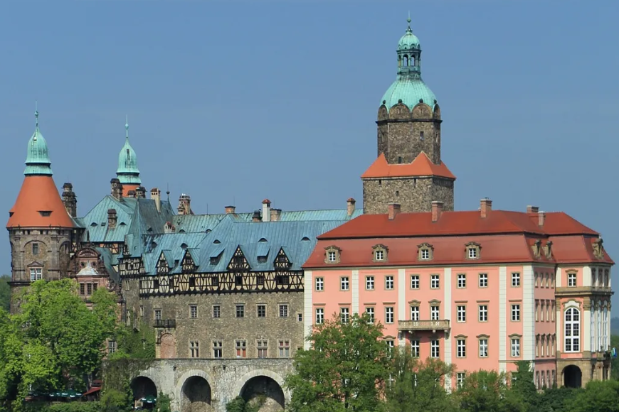 Zamek Książ w Wałbrzychu: Zanurz się w tajemniczym świecie ducha historii