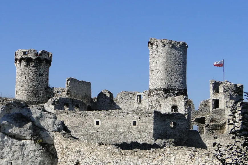 Odkrywając skarby przeszłości: Zamek Ogrodzieniec w Podzamczu