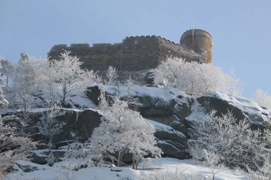 Zamek Chojnik: Tajemnice wiecznej strażnicy karkonoszy