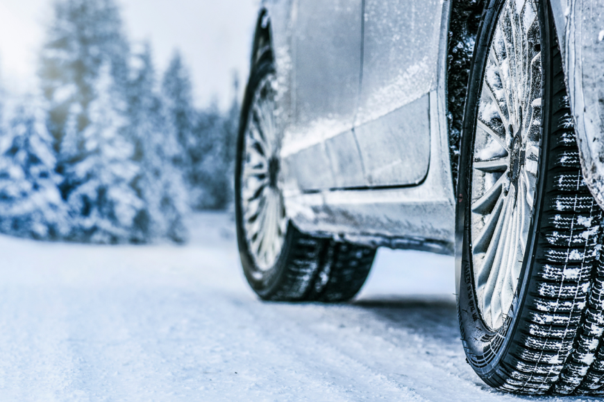 Najczęstsze przyczyny wypadków na drodze zimą