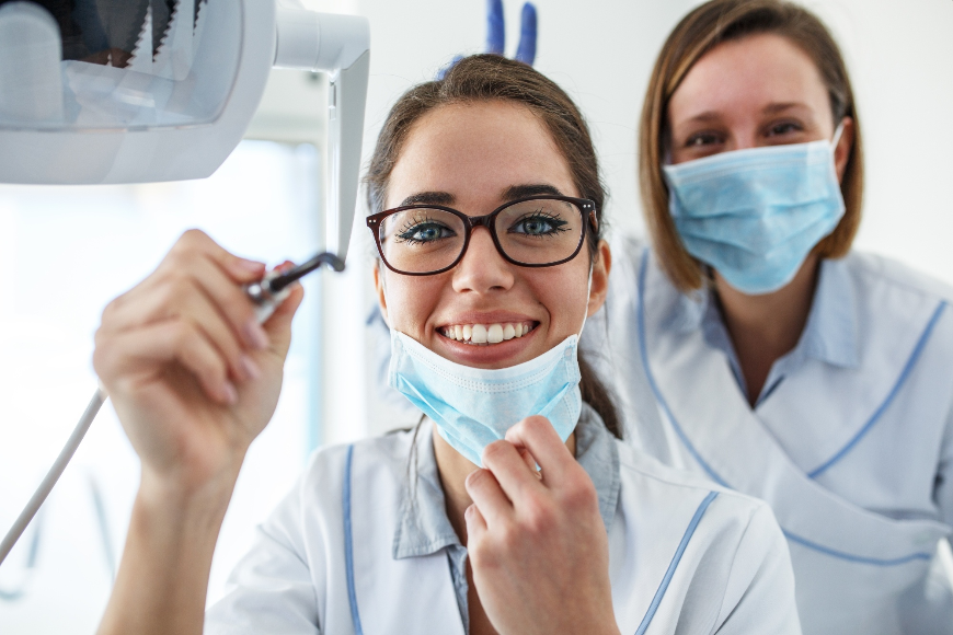 Czym się kierować przy wyborze stomatologa?