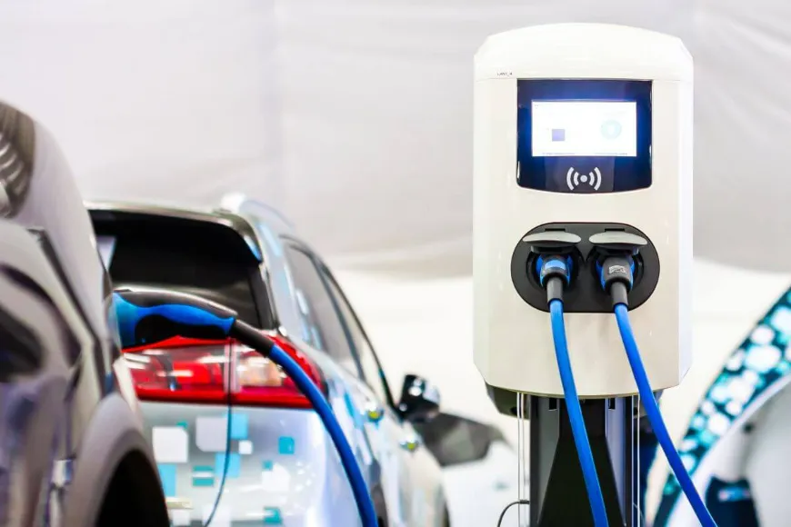 Stacje ładowania do samochodów elektrycznych – co warto wiedzieć?