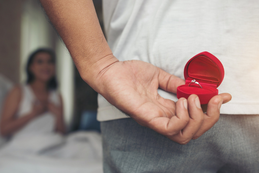 Pierścionki zaręczynowe – jak wybrać idealny model? Podpowiadamy