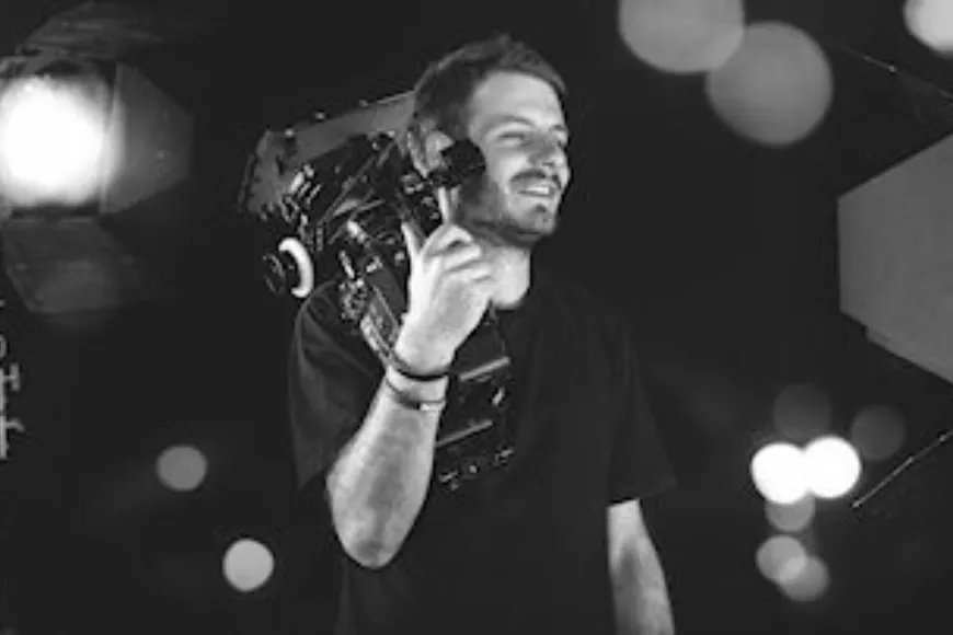 Sztuka angażującego filmu reklamowego - kluczowe cechy, które przyciągają widza!