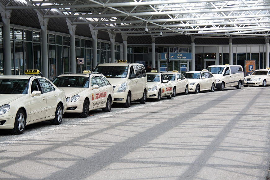 Rewolucja na czterech kołach, czyli jak technologia zmienia branżę taxi