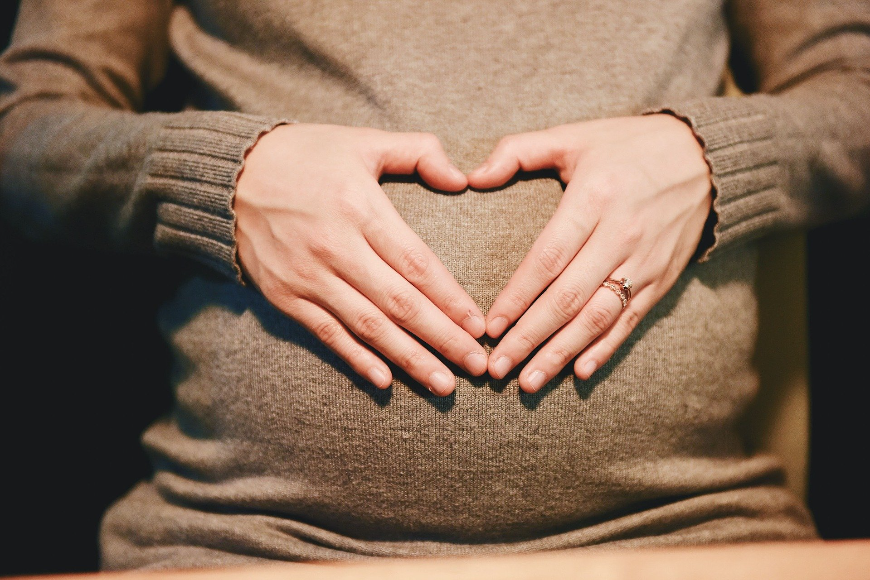 Kalendarz ciąży - kiedy widać brzuch?