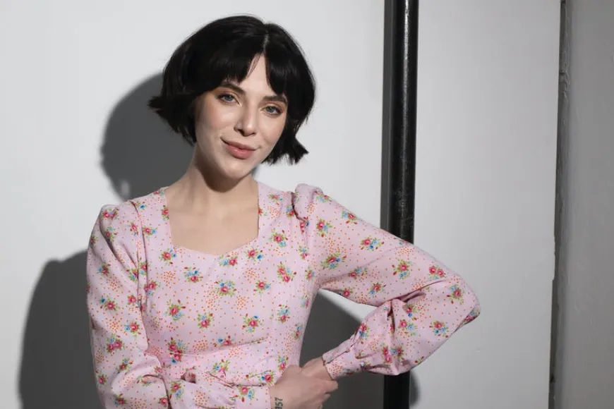 Modna sukienka dla brunetki – udana stylizacja!