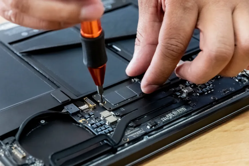 Jakie zalety ma dysk SSD do laptopa? Podpowiadamy, dlaczego warto go kupić!
