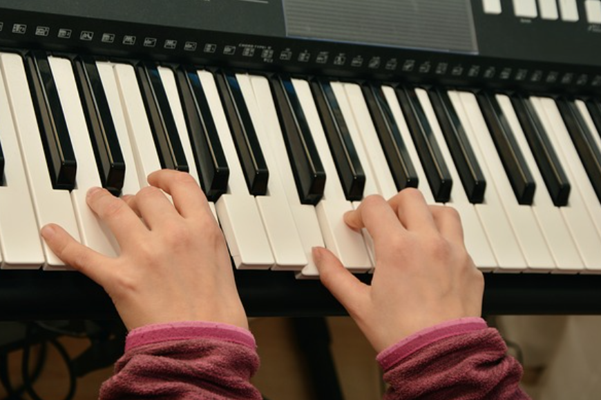 Nauka gry na instrumentach klawiszowych - Dom Pełen Muzyki