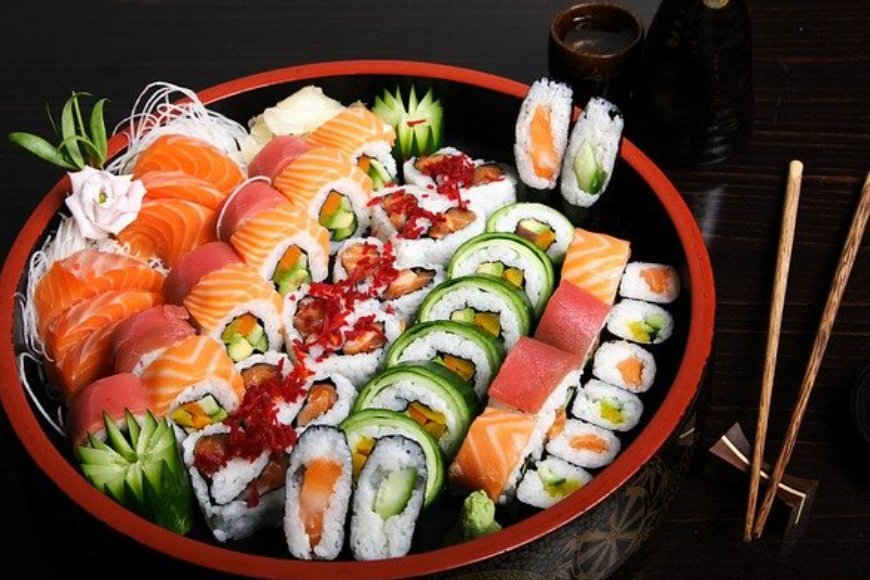 Produkty i artykuły pochodzenia azjatyckiego. Zrób przepyszne sushi we własnym domu
