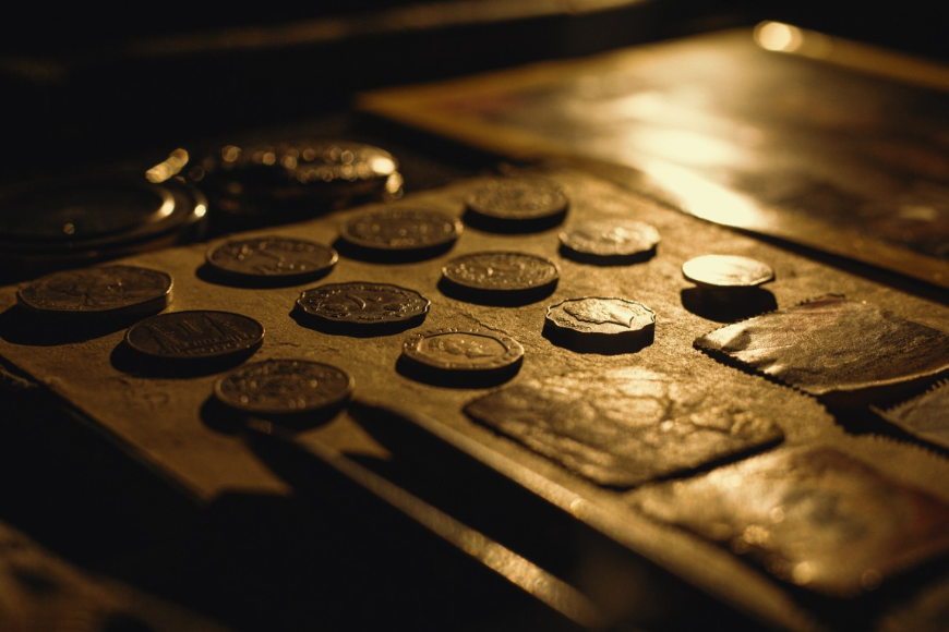 Czym są numizmaty i monety bulionowe i czy warto w nie inwestować?