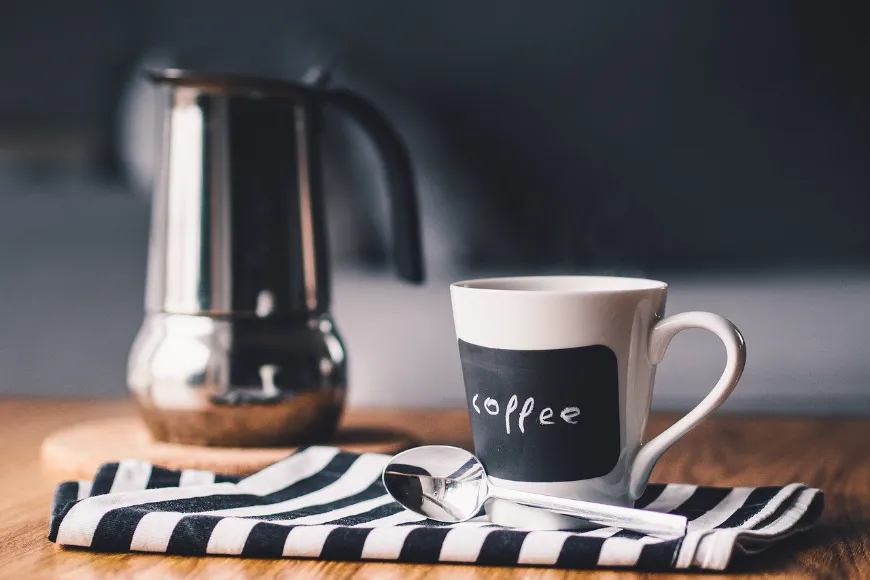 Robusta czy Arabica – która kawa daje większego kopa?
