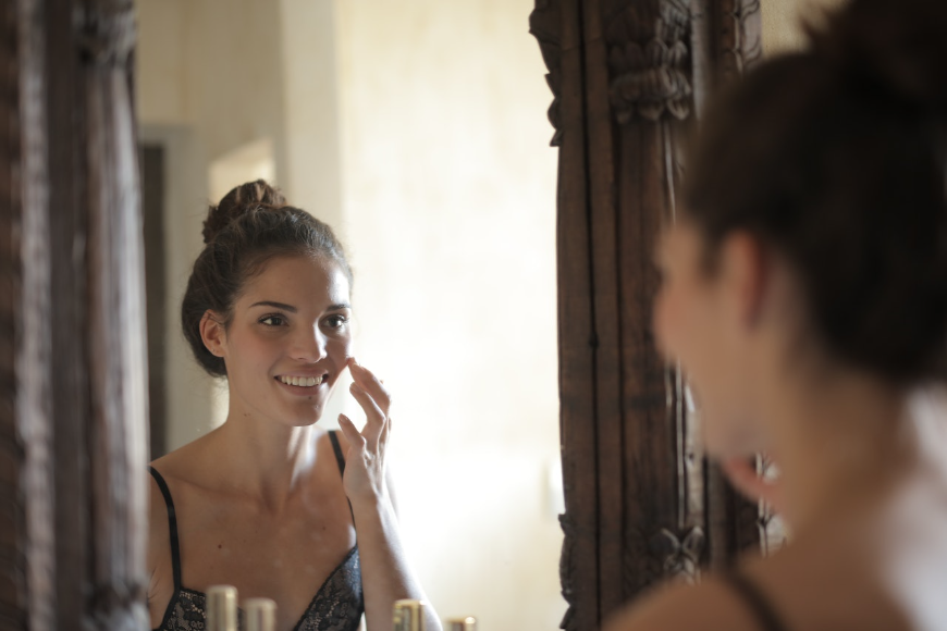 Kosmetyki do oczyszczania skóry – jak myć i pielęgnować twarz i ciało?