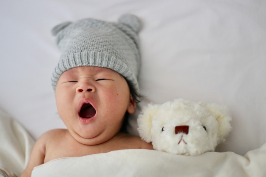 Poduszka klin dla noworodka – czy warto?