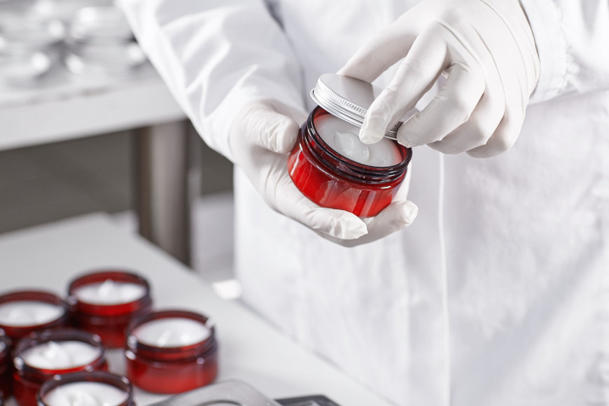 Kosmetyczne badania mikrobiologiczne: bezpieczeństwo i jakość
