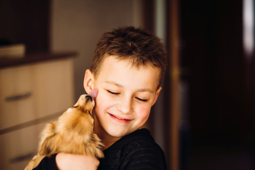 Ferie z onomatopejami: odkryj wraz z dziećmi, jak świat naśladuje odgłosy zwierząt