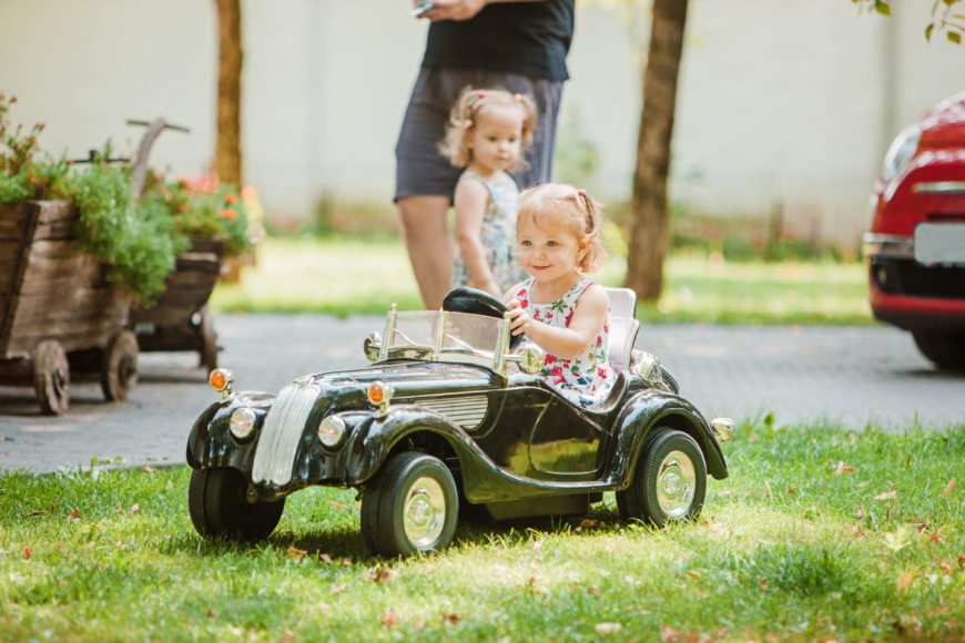 Energooszczędność w zabawie: Jak akumulatory 6V wpływają na ekologiczność samochodzików dziecięcych?
