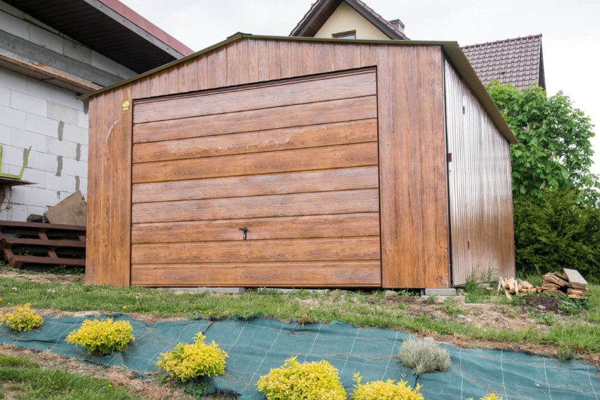 Dlaczego garaże blaszane są lepsze niż tradycyjne garaże murowane?