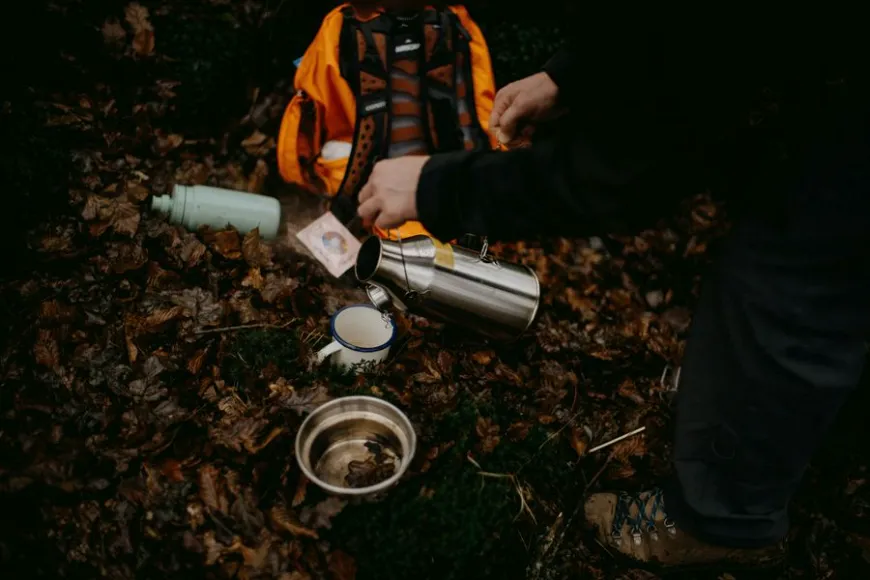 Wyjazdy bushcraftowe a firmowa integracja – czy da się je połączyć?