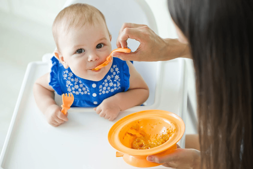 Kiedy wprowadzać nowe smaki do diety dziecka?