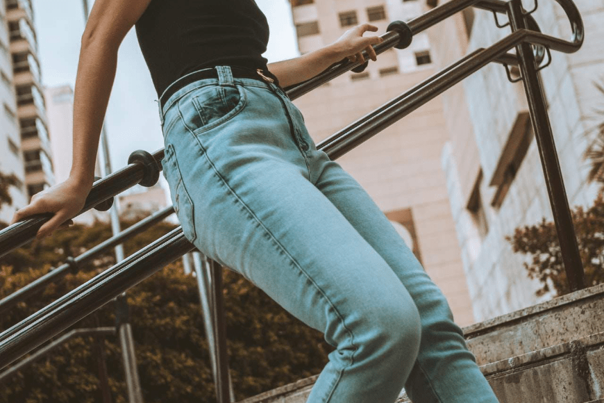 Jakie buty założyć do jeansów
